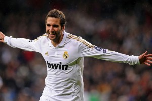 开云体育平台APP-英格拉姆惊艳四座，雷霆击溃掘金，青春风暴下的联盟权力更迭